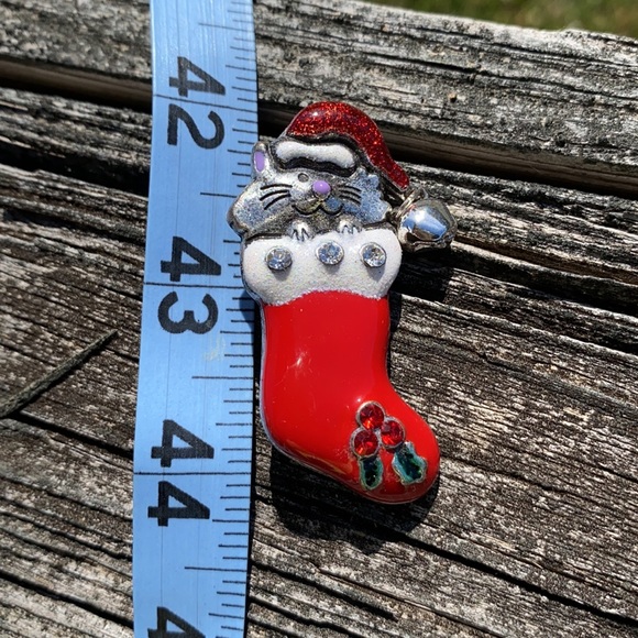 Cat in Christmas Stocking Pin - Picture 4 of 4